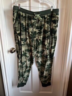 LuLaRoe Cozy Camo Joggers in Sage and Cream